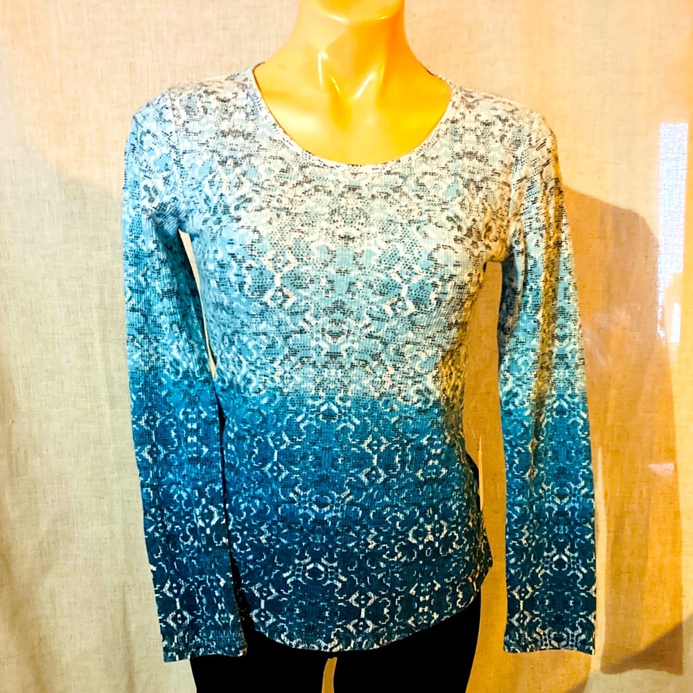Liz Claiborne teal and blue ombre paisley thermal. Small
